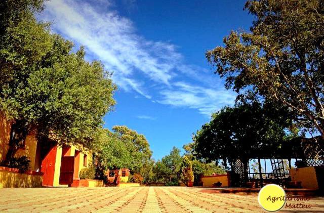 Bed and Breakfast Agriturismo E Antica Fattoria Matteu Теулада Экстерьер фото